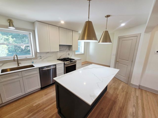 9631 S Merrill Avenue, Chicago, IL 60617