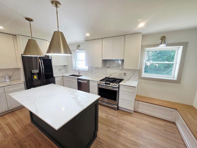 9631 S Merrill Avenue, Chicago, IL 60617