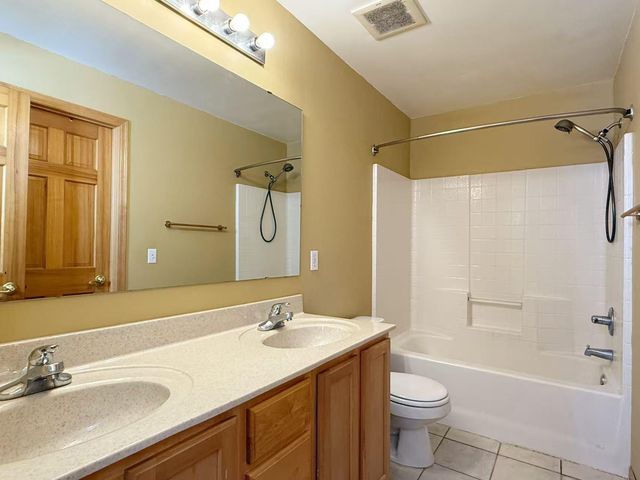 1842 111th Avenue NE, Blaine, MN 55449