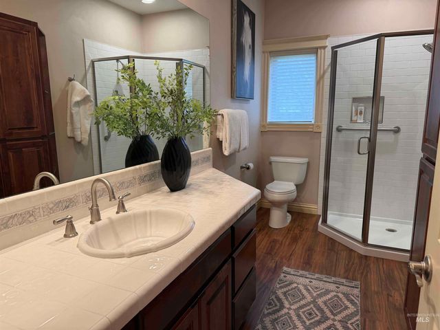 5280 N Lakemomt Ln, Garden City, ID 83714