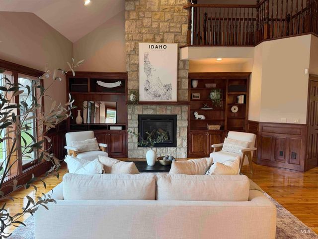 5280 N Lakemomt Ln, Garden City, ID 83714