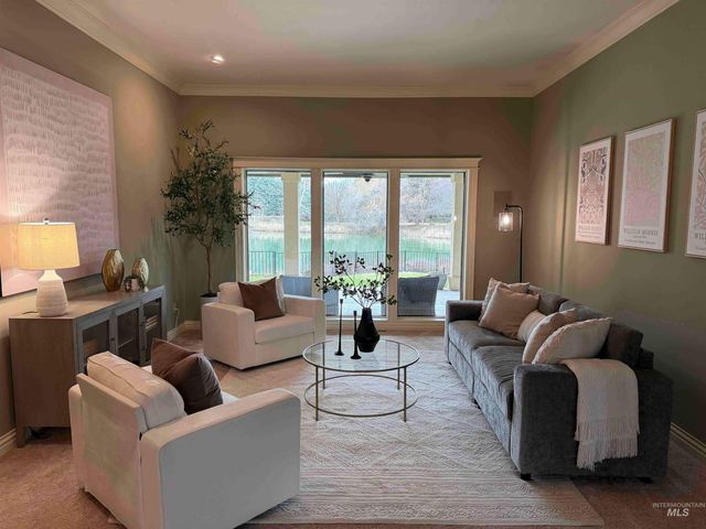 5280 N Lakemomt Ln, Garden City, ID 83714