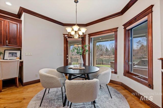 5280 N Lakemont Ln, Garden City, ID 83714