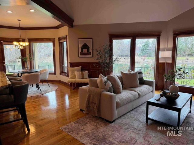 5280 N Lakemont Ln, Garden City, ID 83714