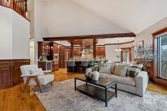 5280 N Lakemont Ln, Garden City, ID 83714