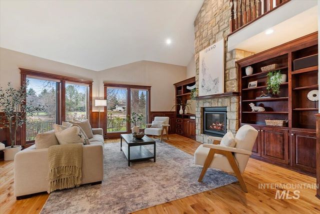 5280 N Lakemont Ln, Garden City, ID 83714