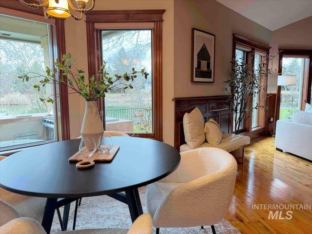 5280 N Lakemont Ln, Garden City, ID 83714