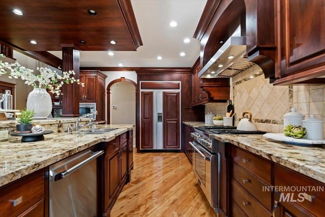 5280 N Lakemont Ln, Garden City, ID 83714