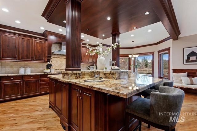 5280 N Lakemont Ln, Garden City, ID 83714