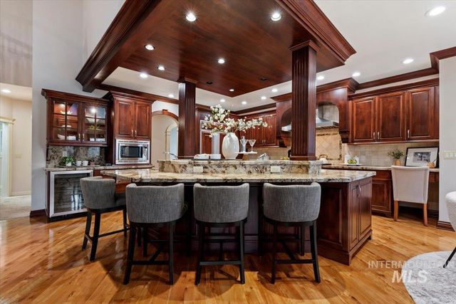 5280 N Lakemont Ln, Garden City, ID 83714