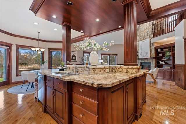 5280 N Lakemont Ln, Garden City, ID 83714