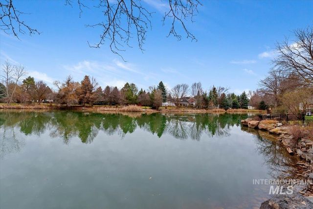 5280 N Lakemont Ln, Garden City, ID 83714