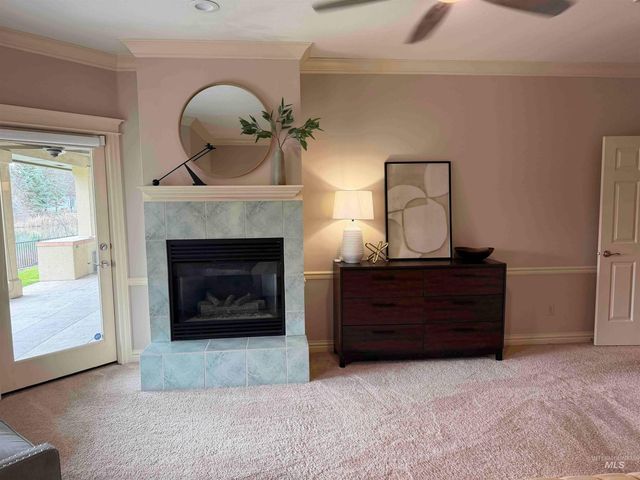 5280 N Lakemomt Ln, Garden City, ID 83714