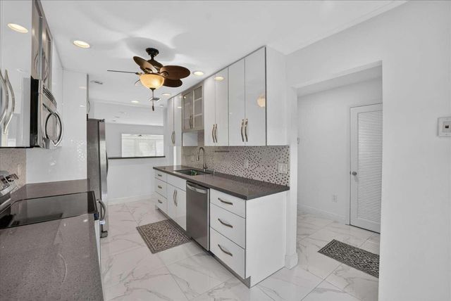 21682 Cypress Road 11d, Boca Raton, FL 33433