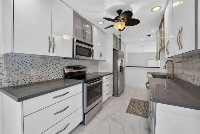 21682 Cypress Road 11d, Boca Raton, FL 33433