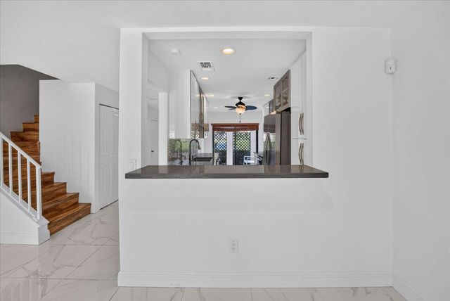 21682 Cypress Road 11d, Boca Raton, FL 33433