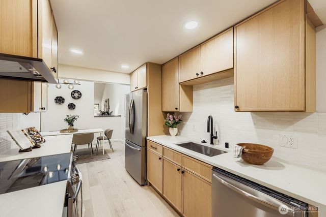 14208 NE 2nd Place, Bellevue, WA 98007