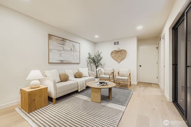 14208 NE 2nd Place, Bellevue, WA 98007