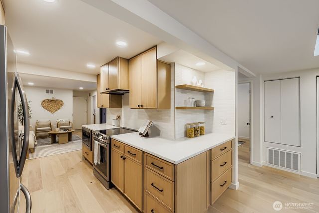 14208 NE 2nd Place, Bellevue, WA 98007