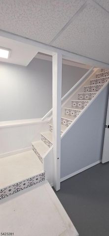 16 Abrams Rd, Holland Twp., NJ 08848