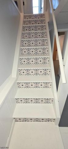 16 Abrams Rd, Holland Twp., NJ 08848