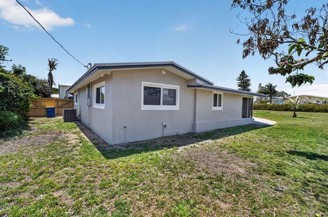 9361 SE Duncan Street, Hobe Sound, FL 33455