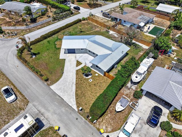 9361 SE Duncan Street, Hobe Sound, FL 33455