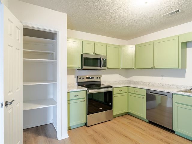 801 Glendale Lane, Rogers, AR 72758