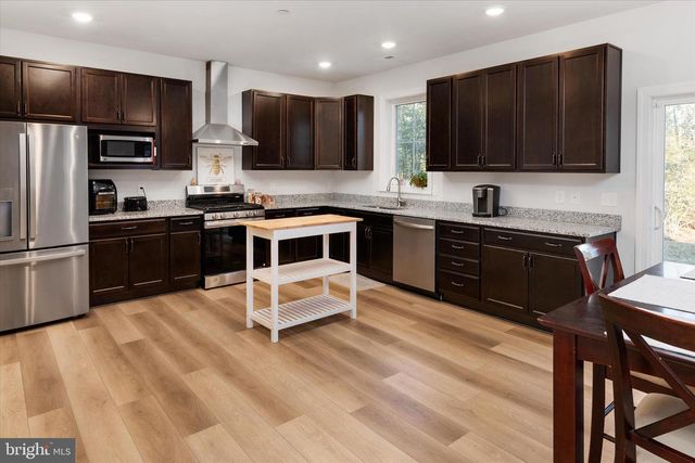 720 BRIDGE DR, Pasadena, MD 21122