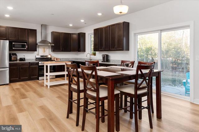 720 BRIDGE DR, Pasadena, MD 21122