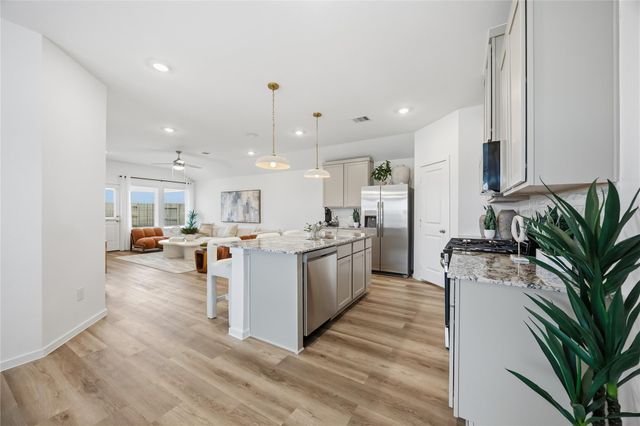 5208 Greengrass Willow Way, Houston, TX 77048