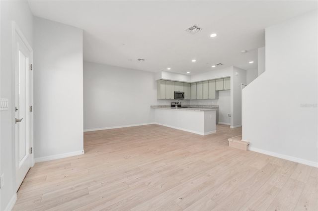 288 N OAK AVENUE, Sanford, FL 32771