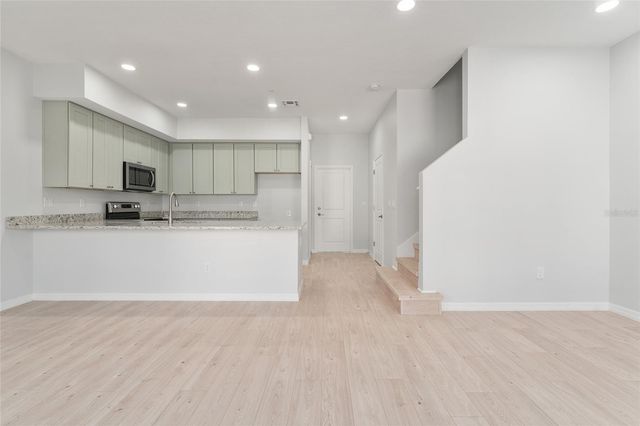 288 N OAK AVENUE, Sanford, FL 32771