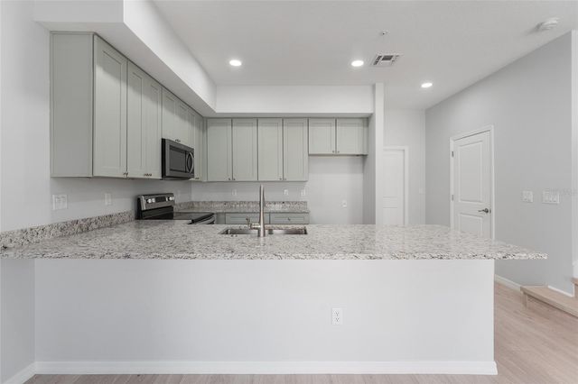 288 N OAK AVENUE, Sanford, FL 32771