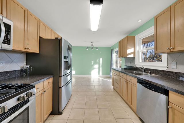 7435 W 74th Street, Bridgeview, IL 60455