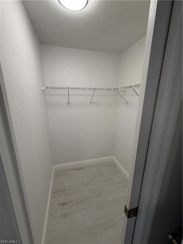 907 NE 17th TER, Cape Coral, FL 33909