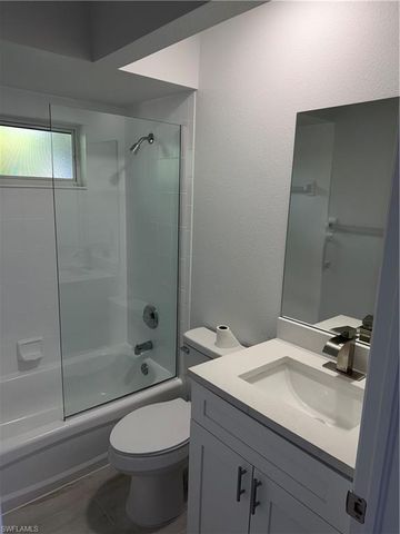 907 NE 17th TER, Cape Coral, FL 33909