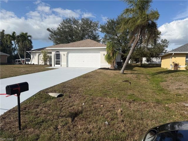 907 NE 17th TER, Cape Coral, FL 33909