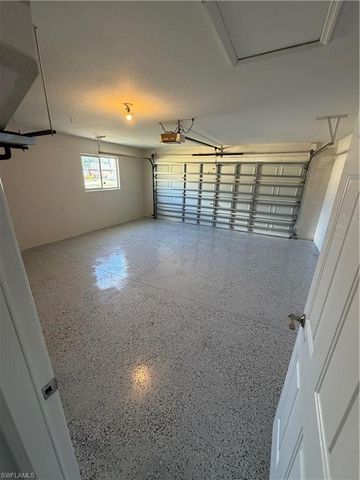 907 NE 17th TER, Cape Coral, FL 33909