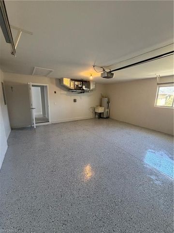 907 NE 17th TER, Cape Coral, FL 33909