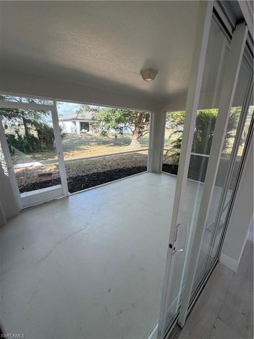 907 NE 17th TER, Cape Coral, FL 33909