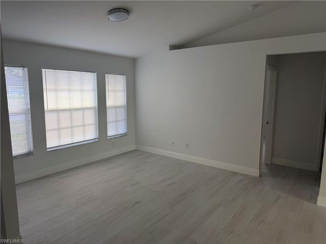 907 NE 17th TER, Cape Coral, FL 33909