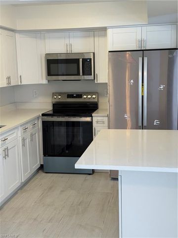 907 NE 17th TER, Cape Coral, FL 33909