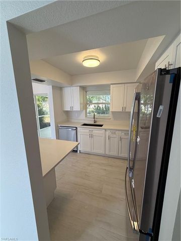 907 NE 17th TER, Cape Coral, FL 33909