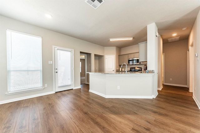 8220 N Tourmaline Way, La Marque, TX 77591