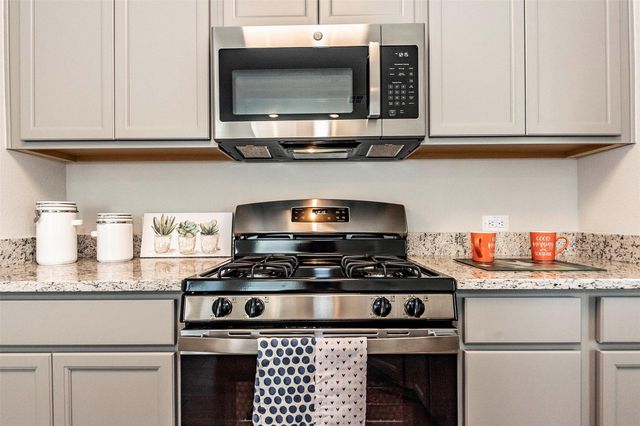 8220 N Tourmaline Way, La Marque, TX 77591