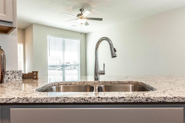 8220 N Tourmaline Way, La Marque, TX 77591