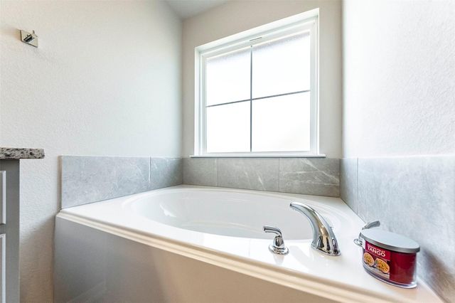 8220 N Tourmaline Way, La Marque, TX 77591