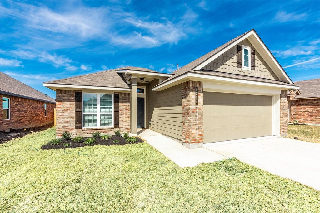 8220 N Tourmaline Way, La Marque, TX 77591