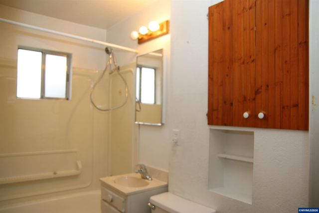 1935 Tudor Wy SE, Albany, OR 97322